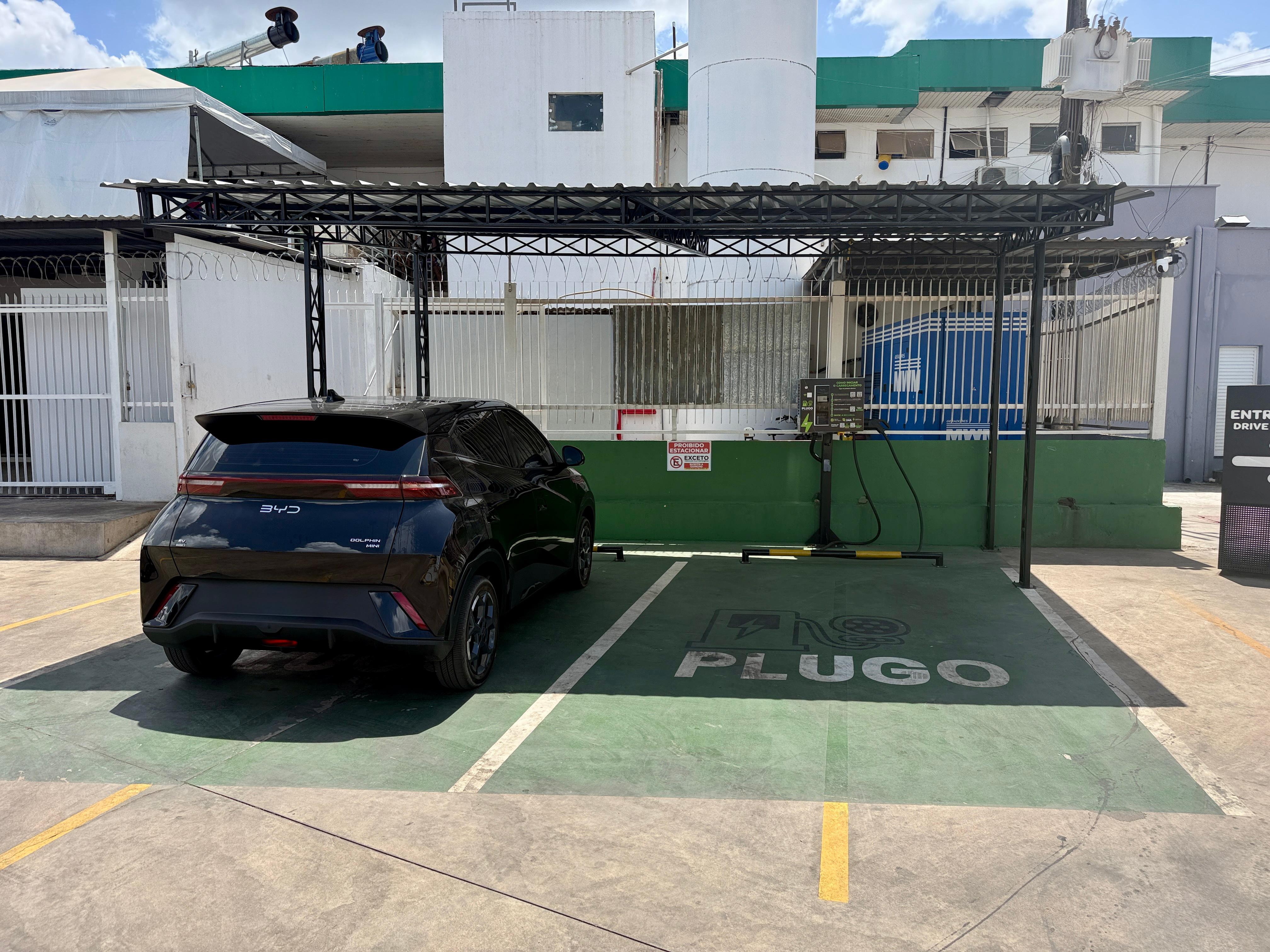 Posto Trevo — BYD carregando na estacao Plugo